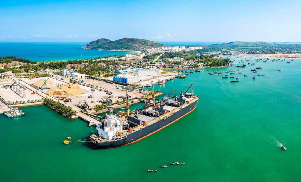 Khám phá vẻ đẹp của TOP 5 bãi biển Quảng Ngãi – Thiên đường nghỉ dưỡng tại Miền Trung 9 Biển Dung Quất – Sự kết hợp giữa thiên nhiên và hiện đại