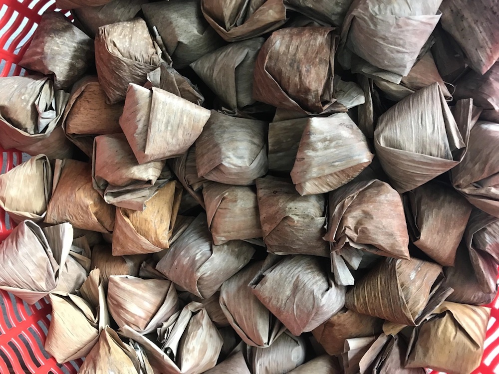 Bánh Kẹo Đặc Sản Quảng Ngãi – Hương Vị Truyền Thống Miền Trung 8 Bánh Ít Lá Gai – Đặc sản nổi tiếng của Lý Sơn