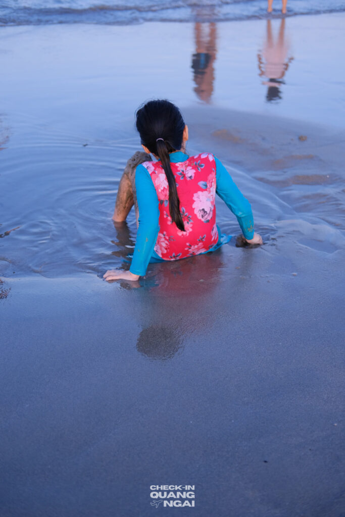 Biển Mỹ Khê Quảng Ngãi – bãi biển đẹp và yên bình nhất miền Trung 7 bien my khe quang ngai 6